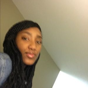 Meet your Posher, Davia